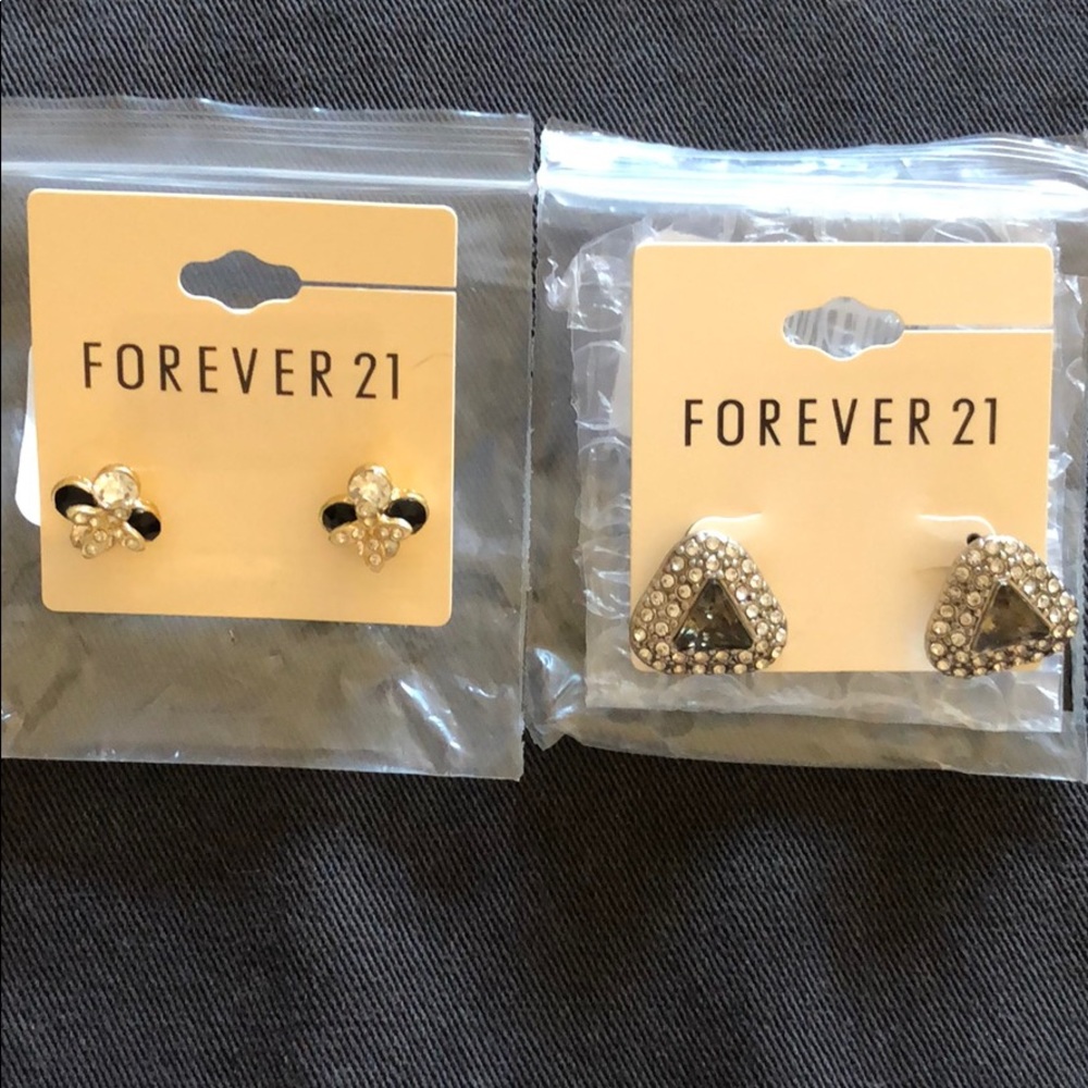 2 pairs of earrings by Forever 21